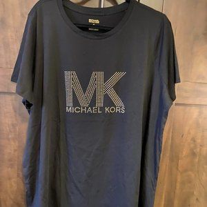 NWT. MICHAEL KORS BLACK T-SHIRT GOLD MK LOGO.      SIZE 2X